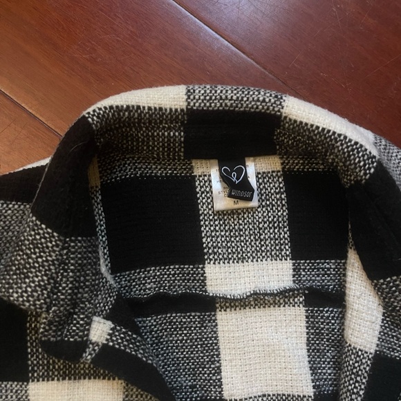 Black and white trench coat. Checkered trench coat - Picture 2 of 2